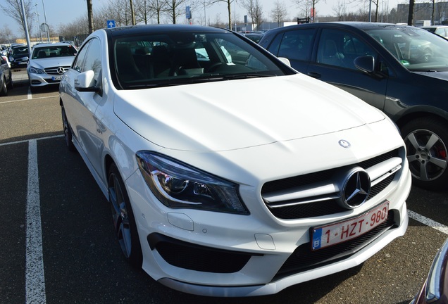 Mercedes-Benz CLA 45 AMG C117