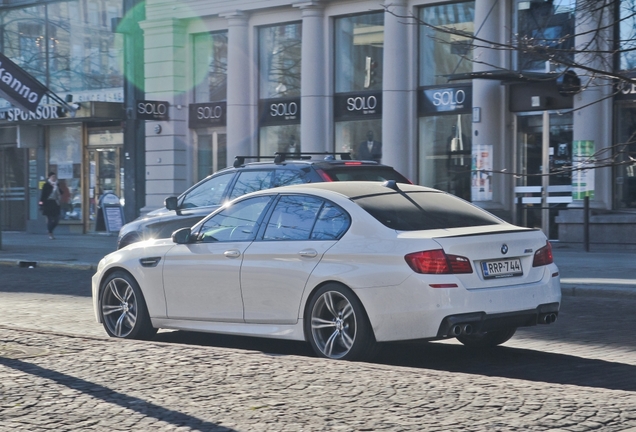 BMW M5 F10 2011