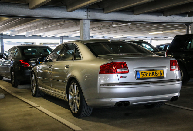 Audi S8 D3