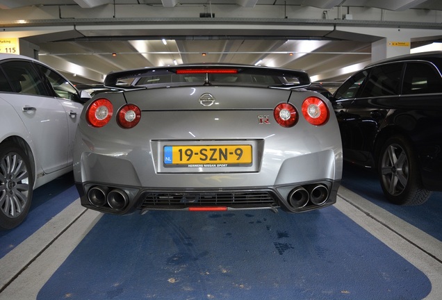 Nissan GT-R 2011