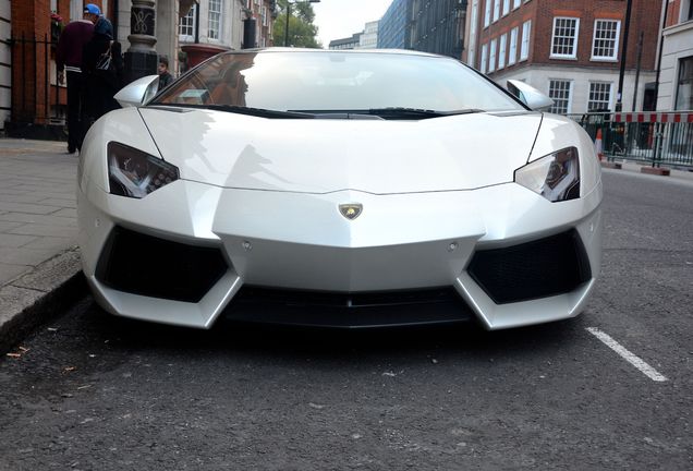 Lamborghini Aventador LP700-4 Roadster