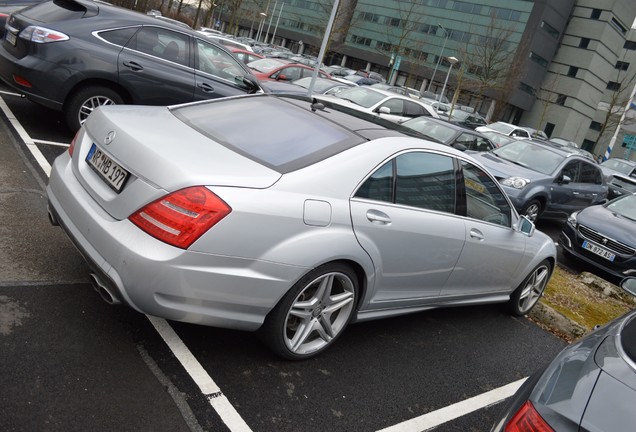 Mercedes-Benz S 65 AMG V221 2010