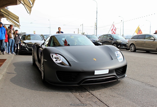 Porsche 918 Spyder Weissach Package