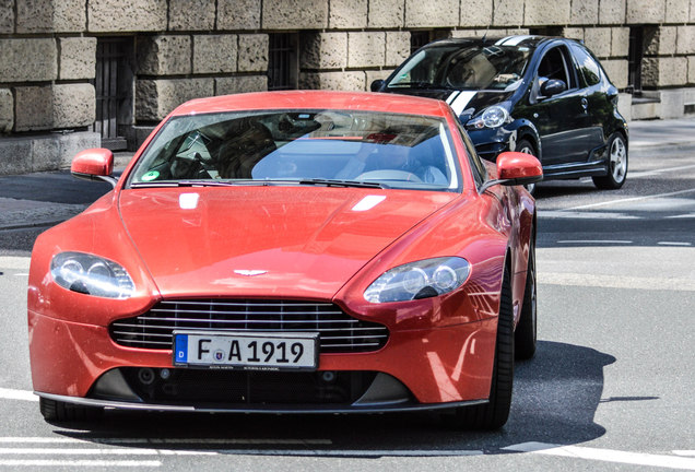 Aston Martin V8 Vantage 2012