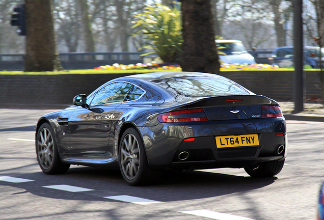 Aston Martin V8 Vantage 2012