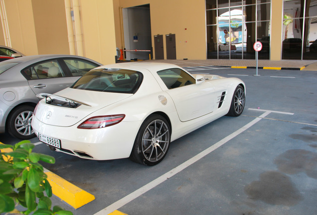 Mercedes-Benz SLS AMG