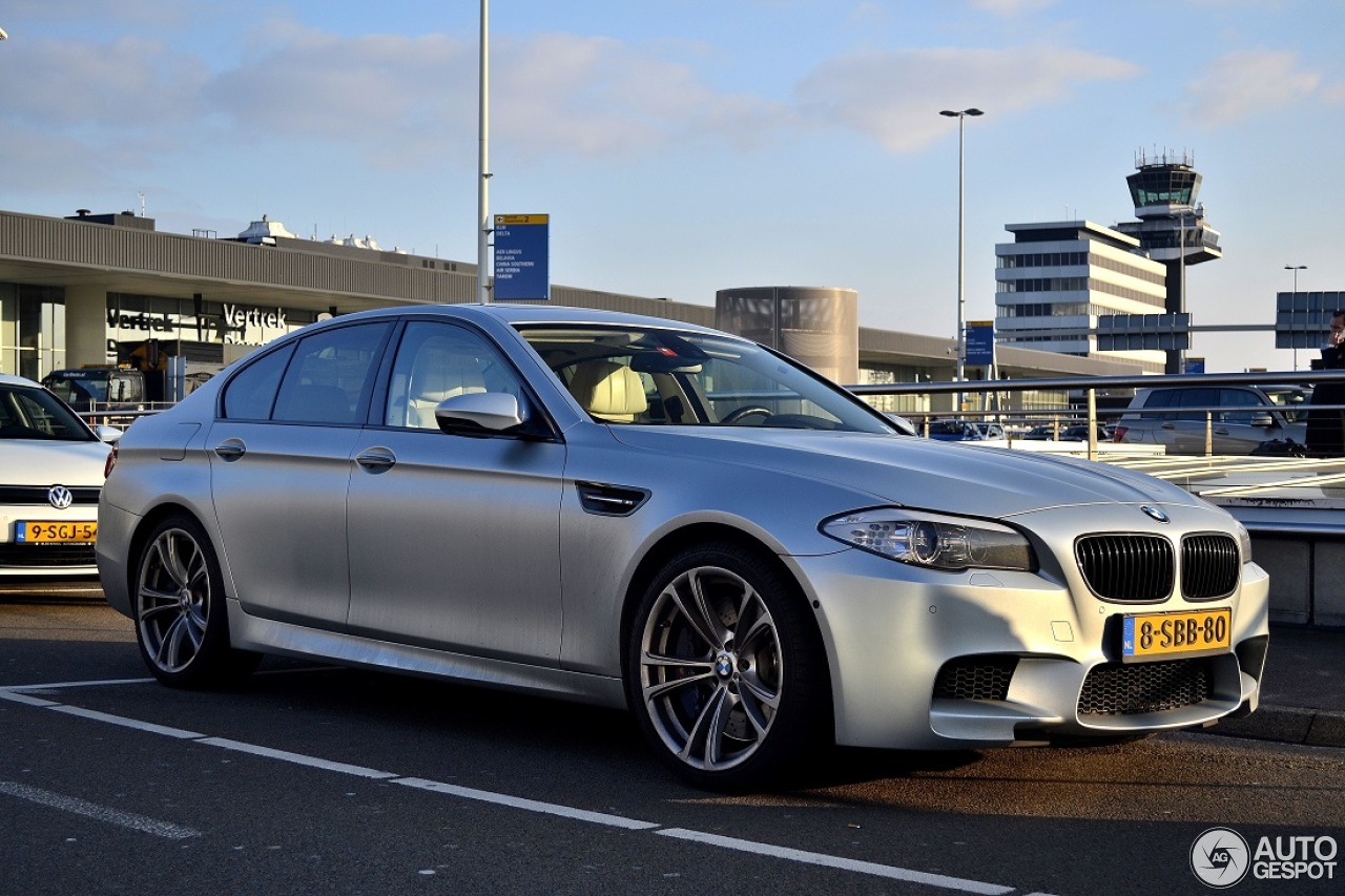 BMW M5 F10 2011