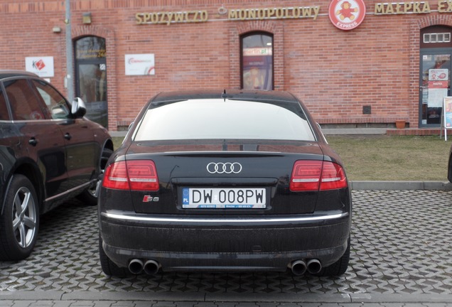 Audi S8 D3