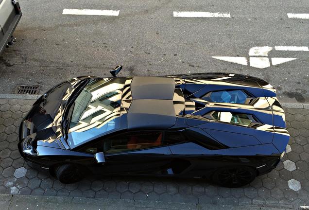 Lamborghini Aventador LP700-4 Roadster