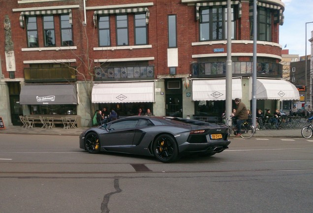 Lamborghini Aventador LP700-4