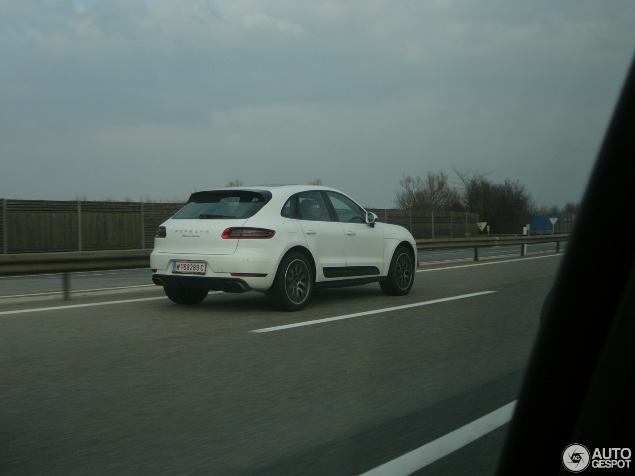 Porsche 95B Macan Turbo