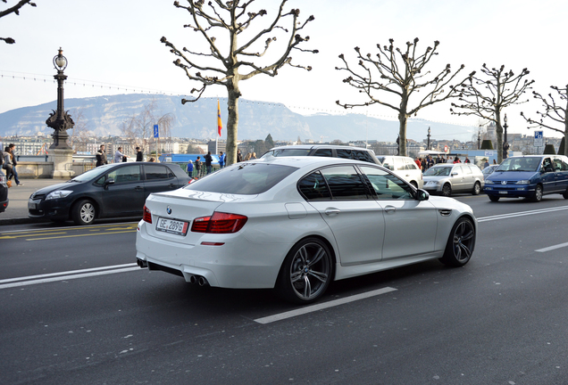 BMW M5 F10 2011