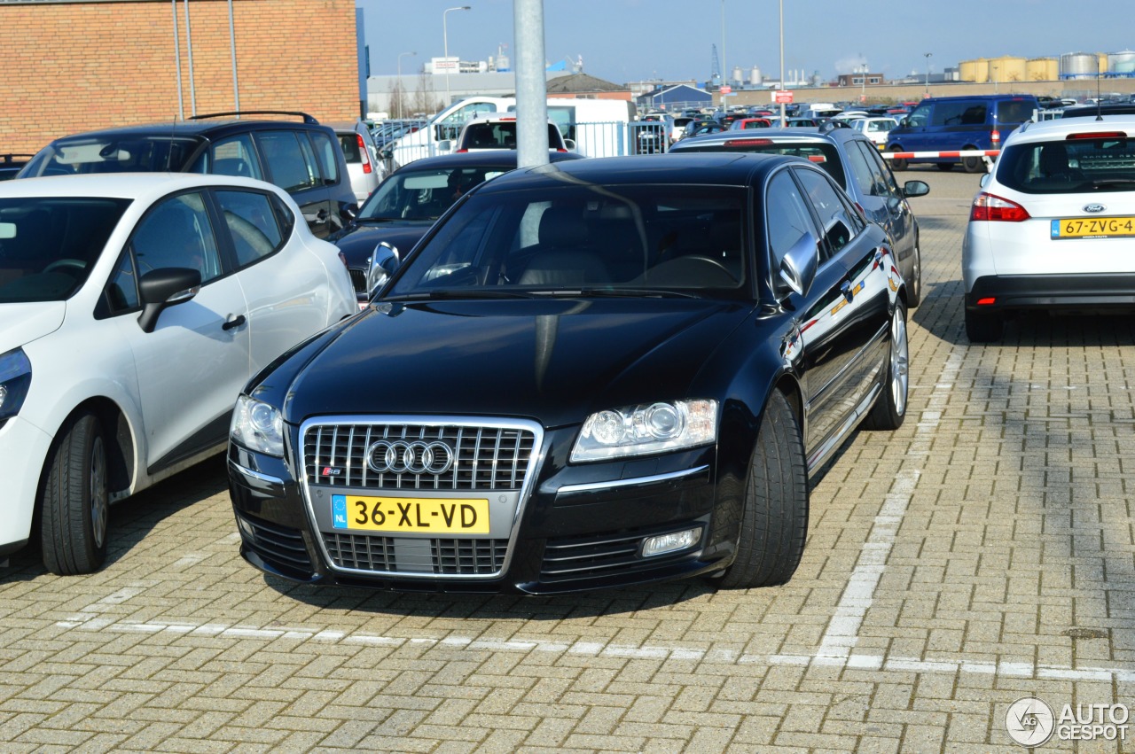 Audi S8 D3