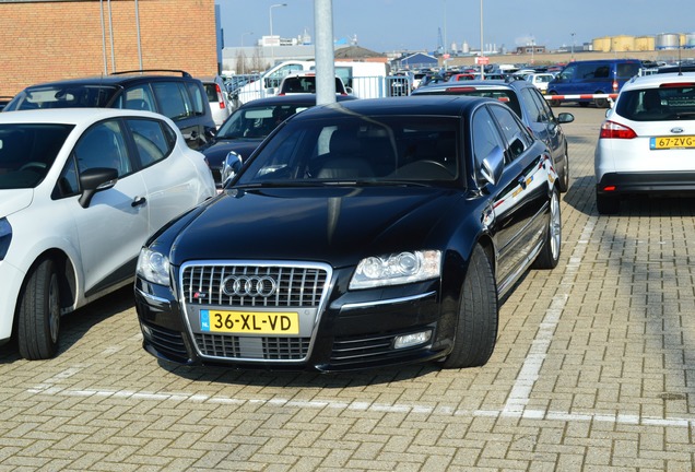 Audi S8 D3