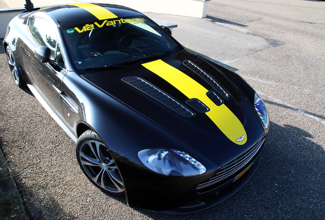 Aston Martin V12 Vantage Carbon Black Edition