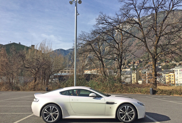 Aston Martin V12 Vantage