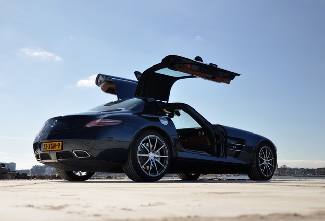 Mercedes-Benz SLS AMG