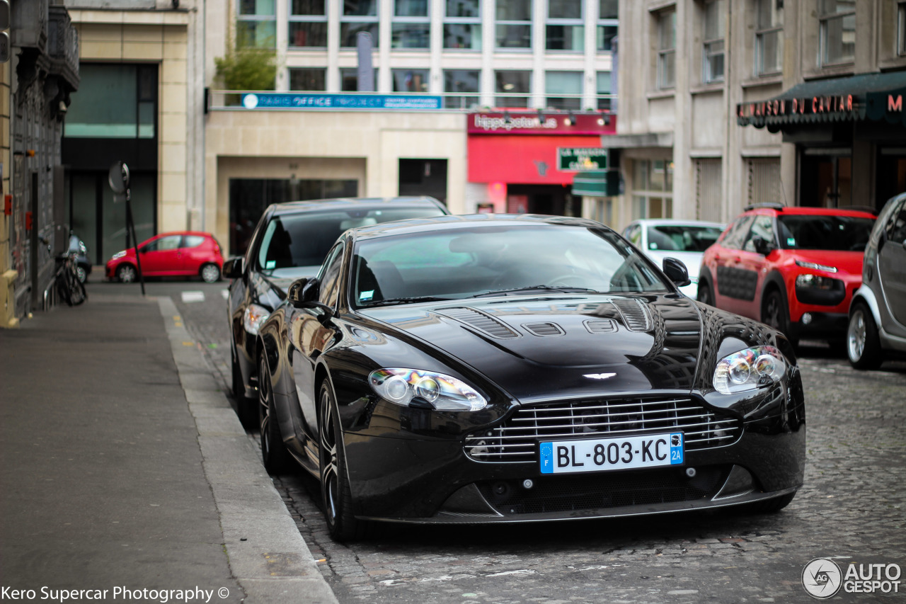 Aston Martin V12 Vantage Carbon Black Edition