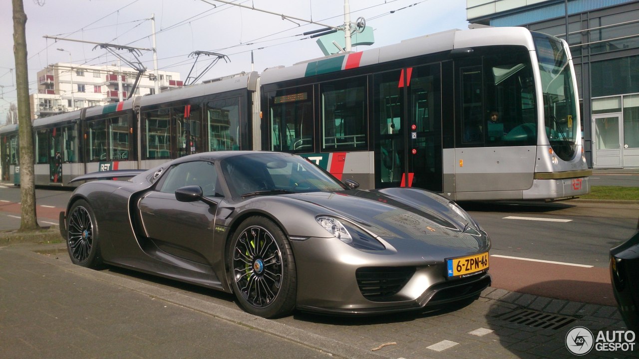 Porsche 918 Spyder Weissach Package