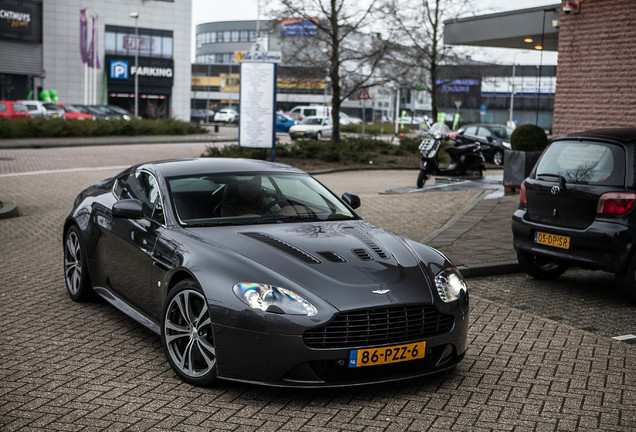 Aston Martin V12 Vantage