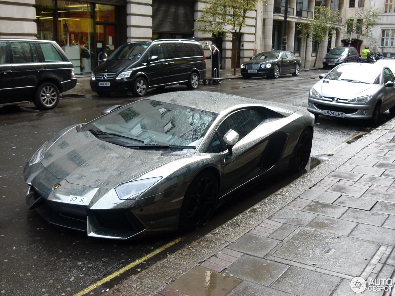 Lamborghini Aventador LP700-4