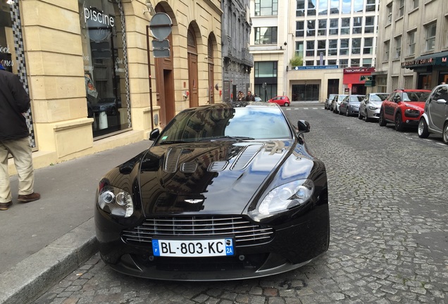 Aston Martin V12 Vantage Carbon Black Edition