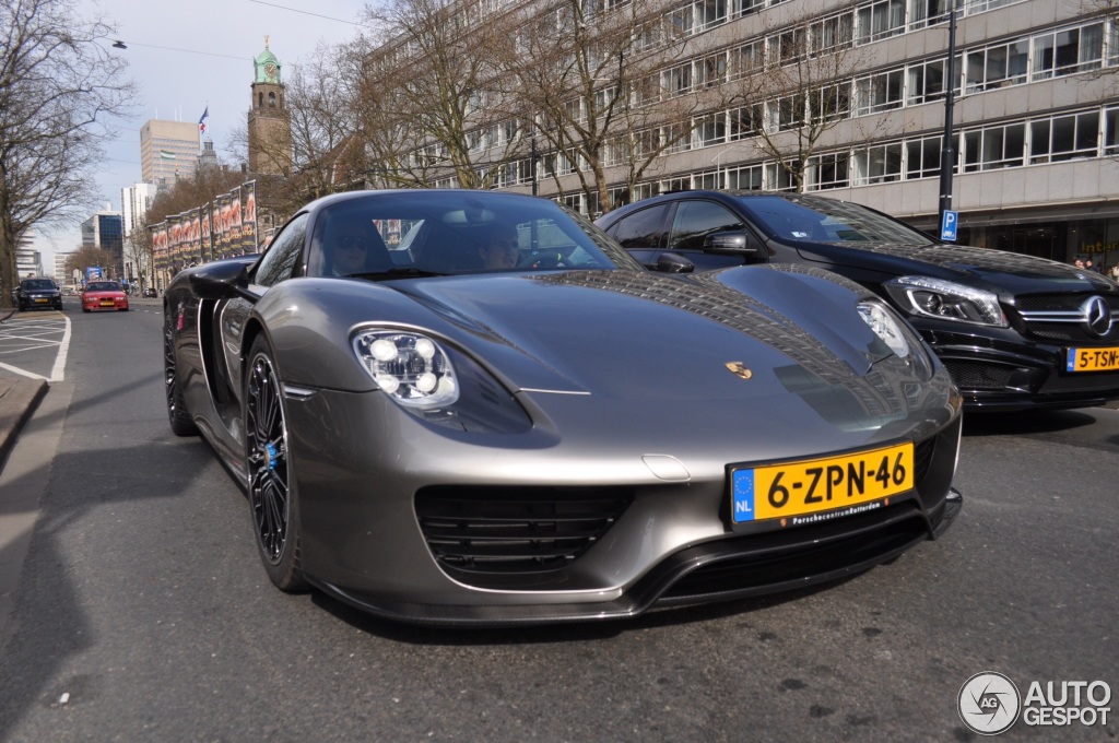 Porsche 918 Spyder Weissach Package