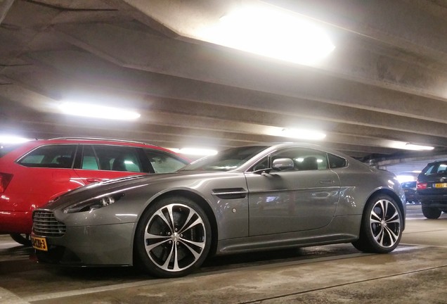 Aston Martin V12 Vantage