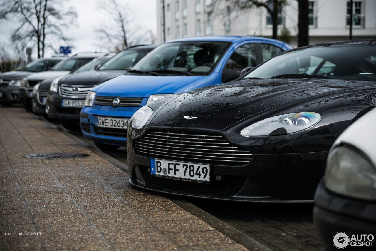 Aston Martin V12 Vantage