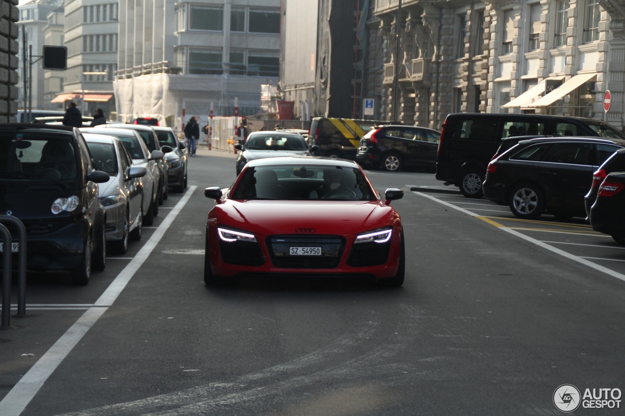 Audi R8 V10 Plus 2013