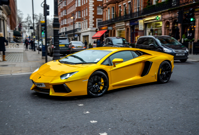 Lamborghini Aventador LP700-4