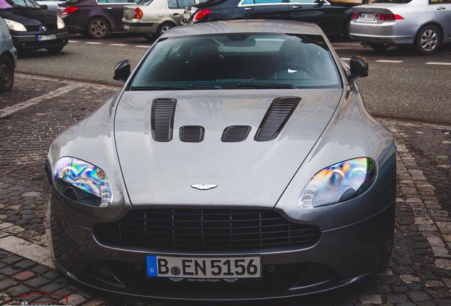 Aston Martin V12 Vantage