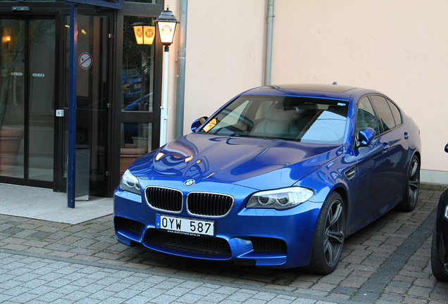 BMW M5 F10 2011