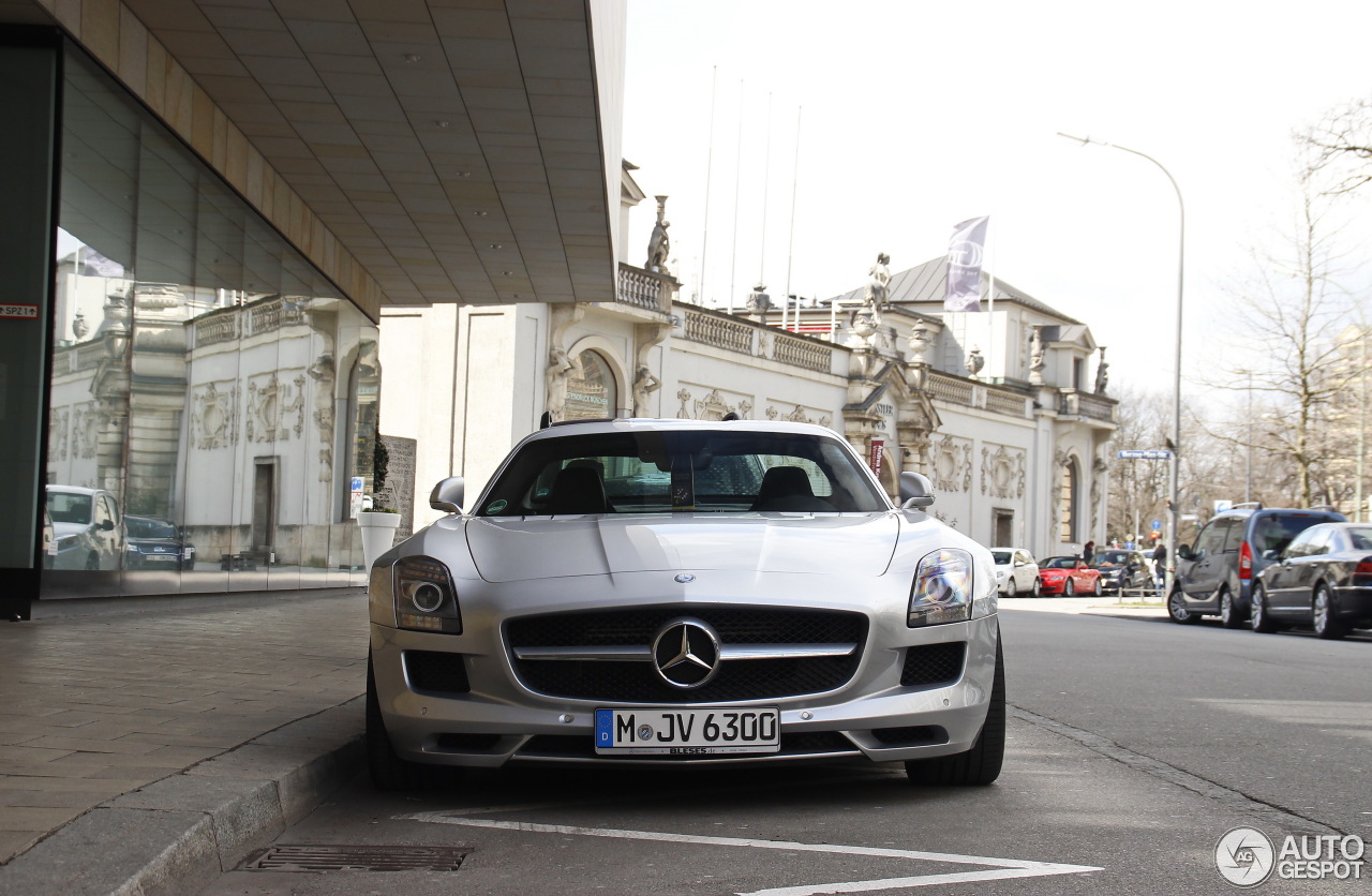 Mercedes-Benz SLS AMG