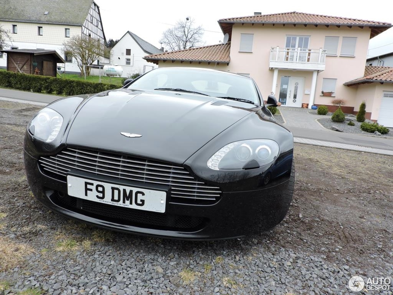 Aston Martin V8 Vantage