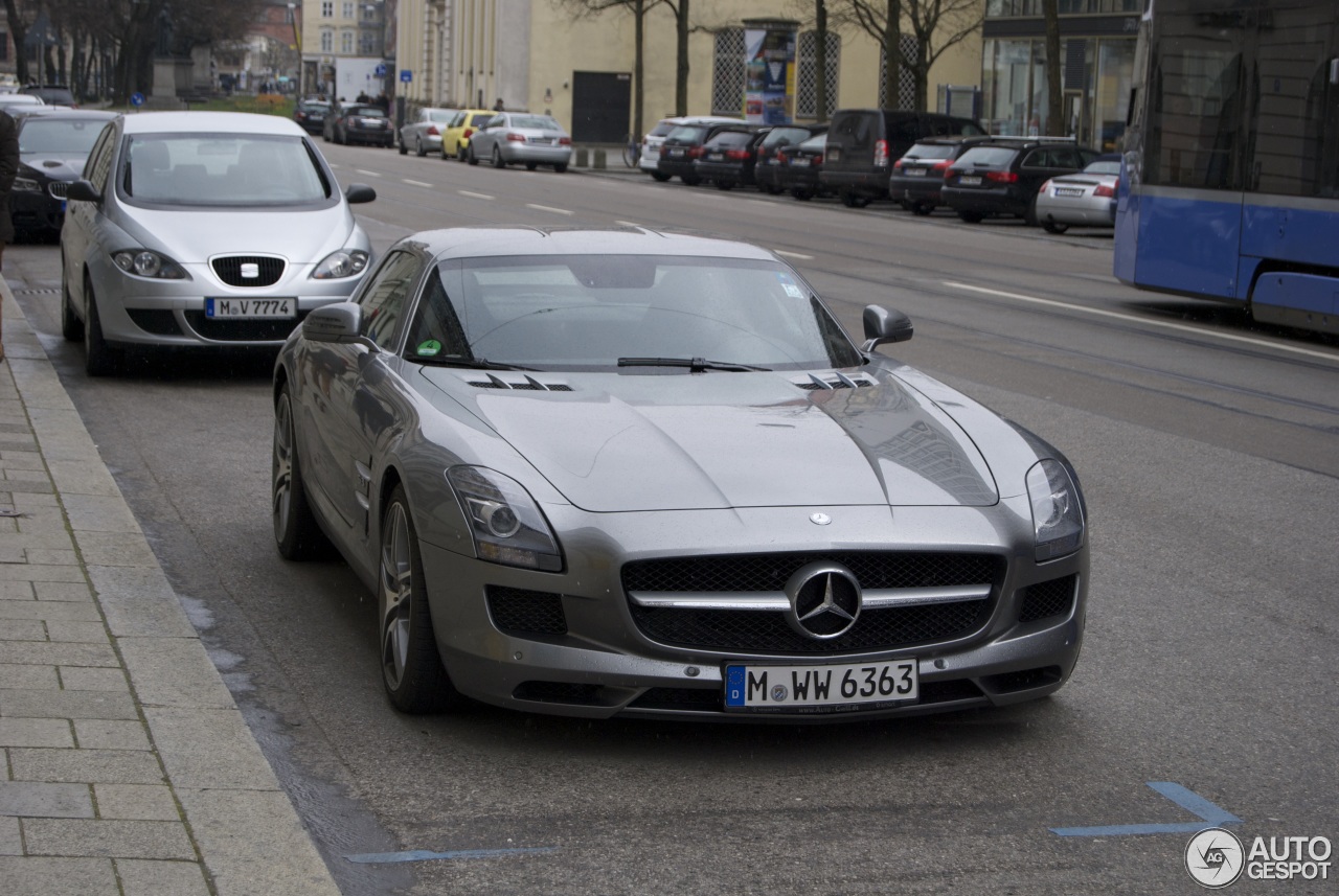 Mercedes-Benz SLS AMG