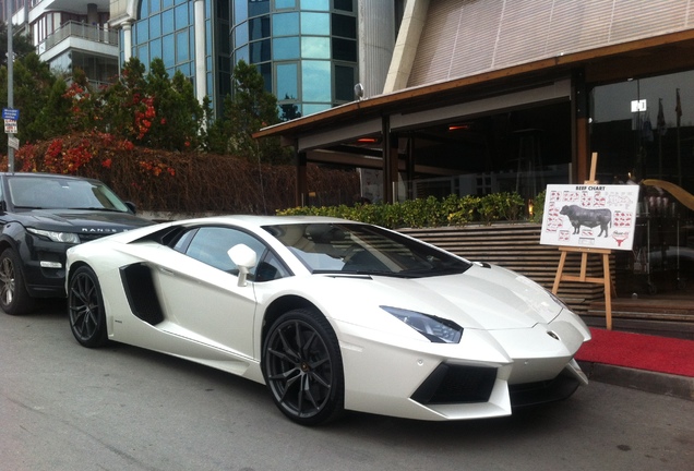 Lamborghini Aventador LP700-4