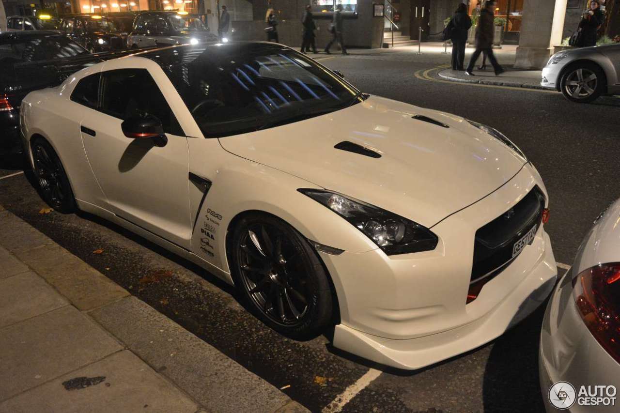 Nissan GT-R