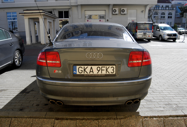 Audi S8 D3