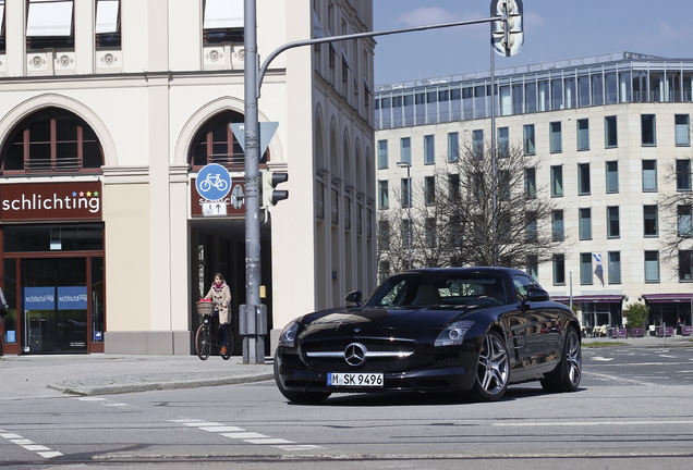 Mercedes-Benz SLS AMG