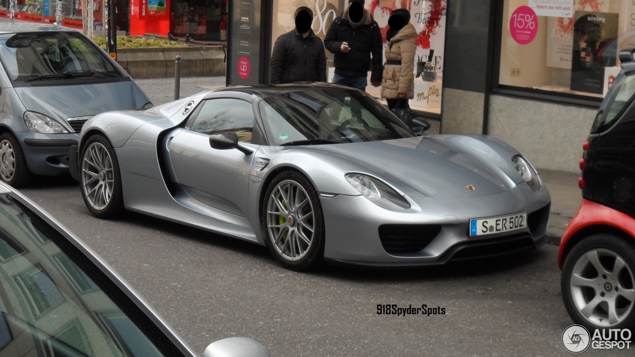 Porsche 918 Spyder Weissach Package