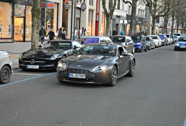 Aston Martin V8 Vantage 2012