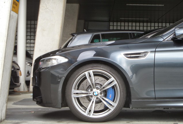 BMW M5 F10 2011