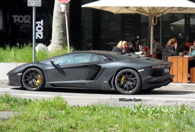 Lamborghini Aventador LP700-4