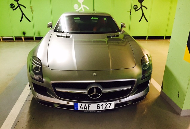 Mercedes-Benz SLS AMG