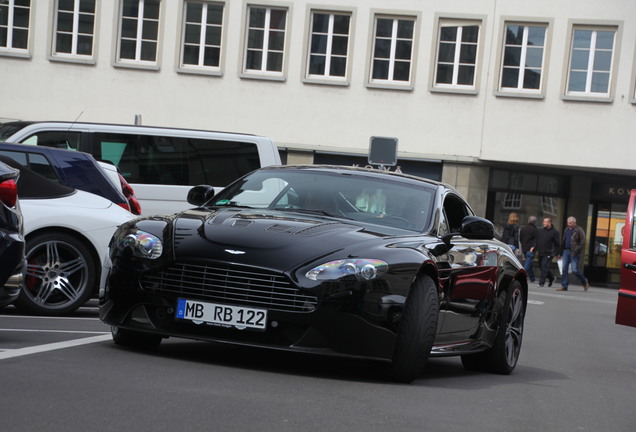 Aston Martin V12 Vantage