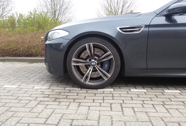 BMW M5 F10 2011