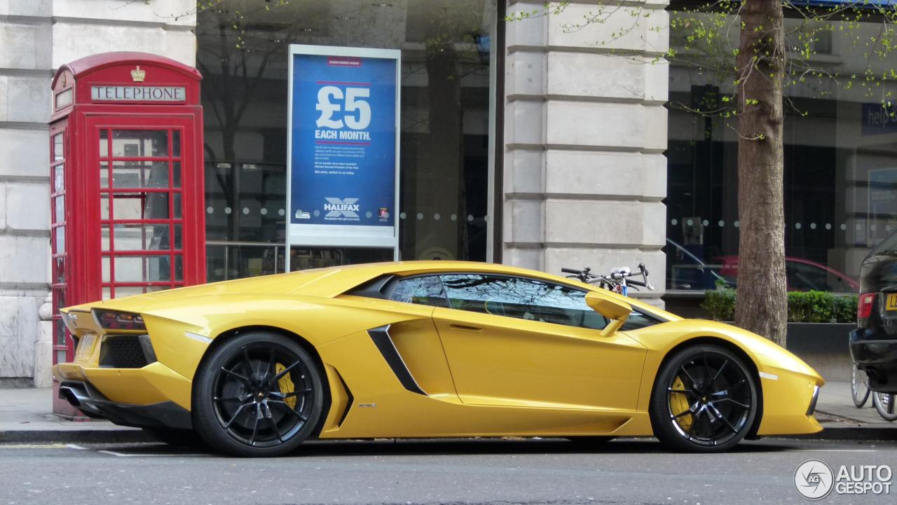 Lamborghini Aventador LP700-4