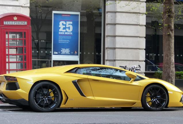 Lamborghini Aventador LP700-4