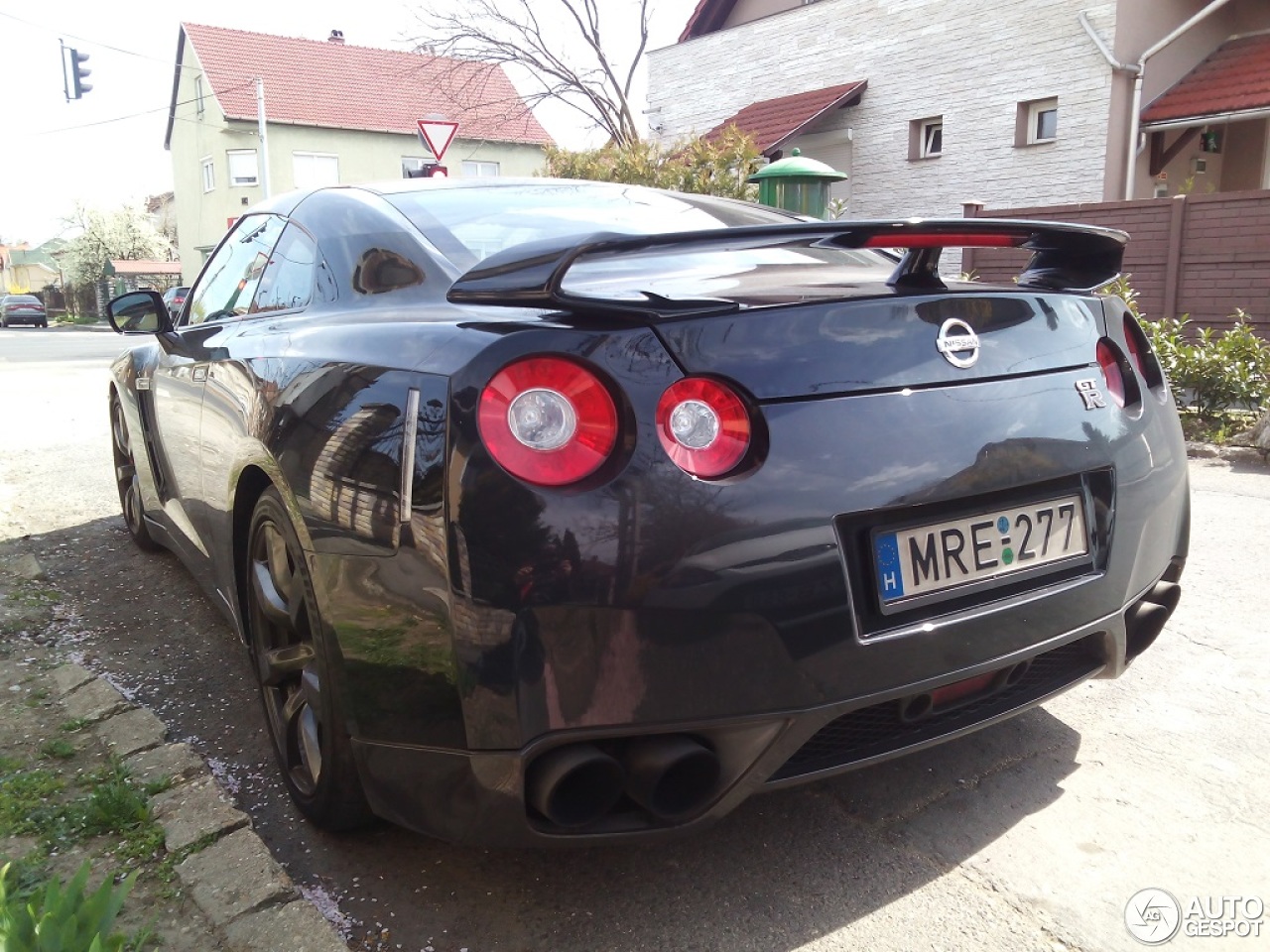 Nissan GT-R